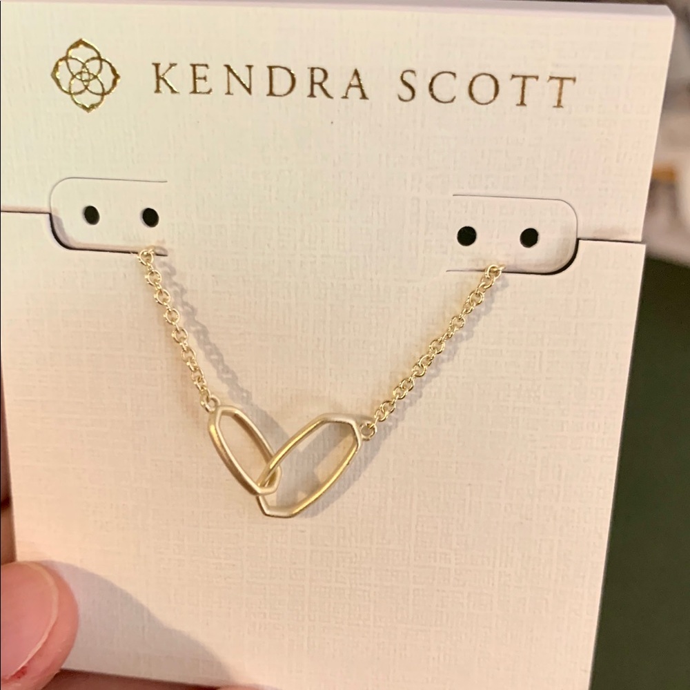 Kendra Scott necklace